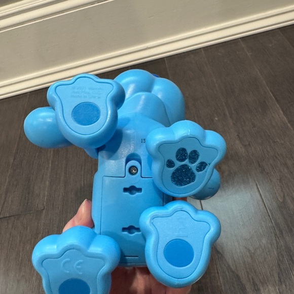 Blue’s Clues Dog Toy with Floppy Ears- Moves, Walks and Makes Noise - Picture 4 of 4